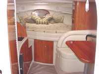 cabine interieur avec beaucoup de rengement sous le lit