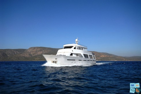 prestige_boat Yacht de standing 32 mètres avec 1 cabine master super luxueuses avec dressing et 4 cabines double. Chaque cabine dispose de sa propre salle de bain complète avec wc