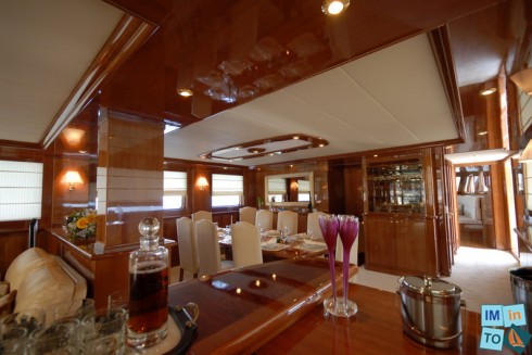 prestige_boat navire de luxe totalement équipée pour la navigation avec tout le confort.