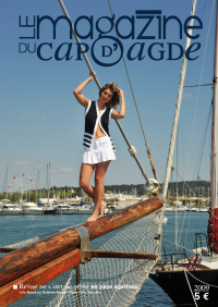 Prestige Boat People. Cap d'Agde: Julie Rigaud, mannequin est photographiée sur un caïque  d'origine turque , années 60