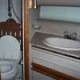 Toilette du Bateau Moteur Usagé CRUISERS INC 3670 Express Aft - 1989 à vendre
