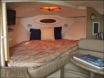 Chambre à coucher du Bateau Moteur Usagé MAXUM 3000 SCR - 1998 à vendre, de chez Brousseau Marine Sport