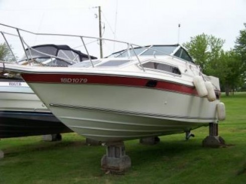 Bateau moteur d'occasion Doral Cavalier 1988 de 24' avec moteur Mercury 5,7 litres