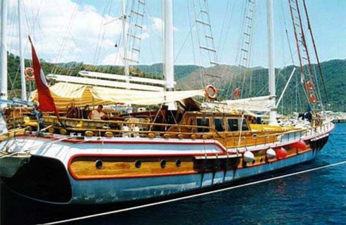 Yacht en bois de 32m pour 18 passagers