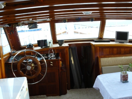 Superbe Yacht de type Ketch en bois de 20m remis à neuf avec une suite luxe