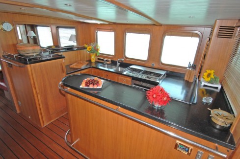 kitchen powercat YC 80 pelicano catamaran