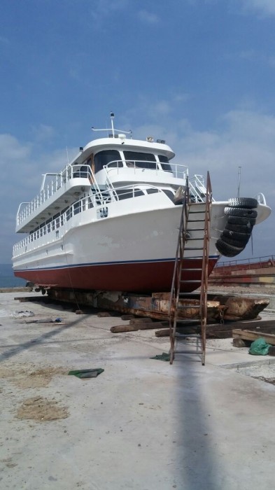 Navire de 25 mètres transport pour 250 passagers en travaux de rénovations