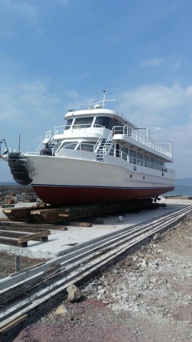 Navire de 25 mètres transport pour 250 passagers en travaux de rénovations