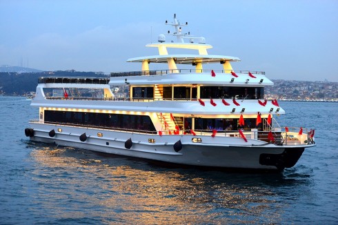superbe bateau restaurant neuf de 42m tout equipe pour plus de 650 passagers 