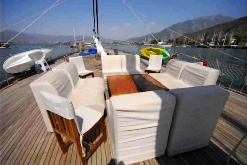 goélette de type voilier motorisé classique et confortable en location privative pour 20 pax
