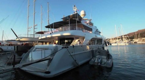  Yacht de luxe à Moteurs de 37 mètres avec 5 cabines pour croisière Méditerranée 