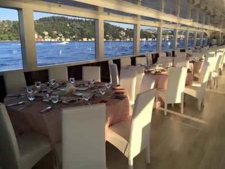 bateau restaurant 38 m année 2015 pour plus 500 passagers