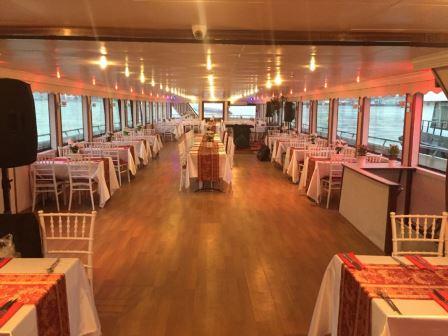 Bateau de commerce passagers restaurant bar de 40 x 10 m renove en 2017 