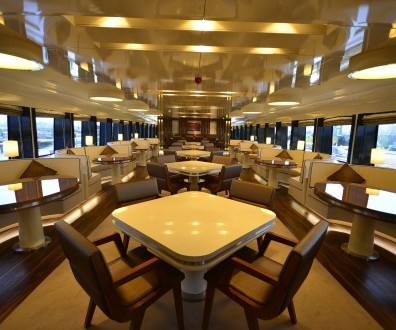 Bateau de commerce transport passagers restaurant bar VIP de 51 x 10 m 