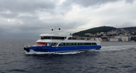 Bateau ferry transport passagers de 42 m année 2017  
