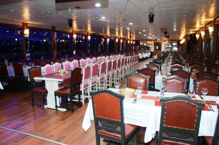 Bateau restaurant passagers receptif de luxe 39 m 300 invites  